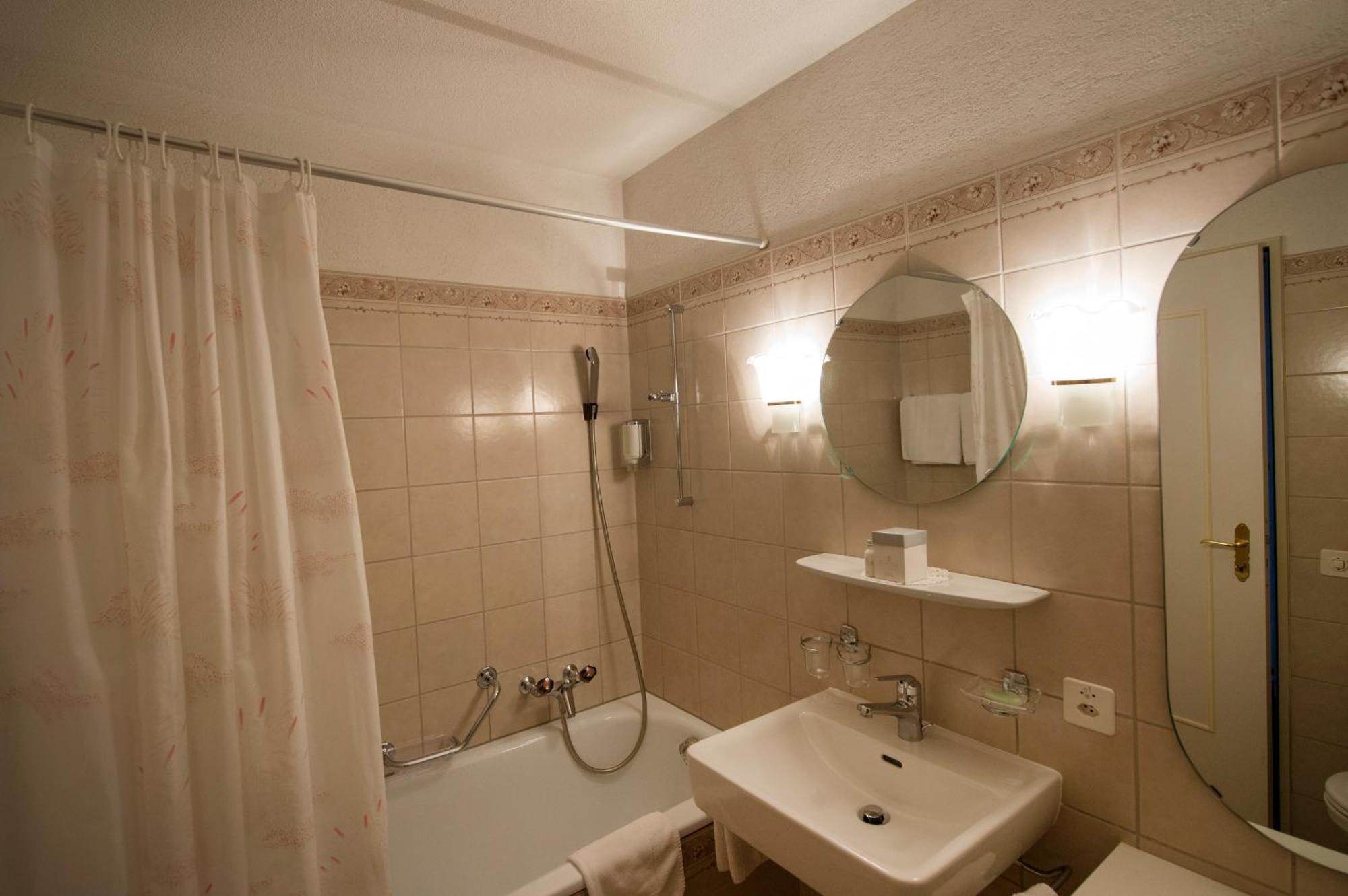 Romantik Hotel & Restaurant Sternen Kriegstetten Værelse billede